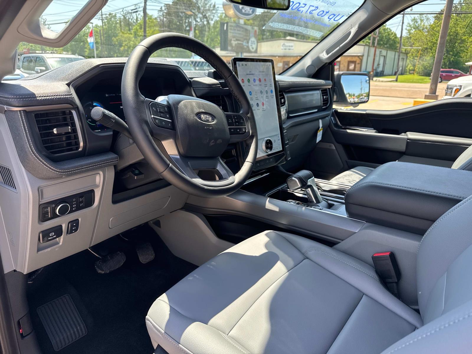 2025 Ford F-150 Lightning Flash - Photo 6