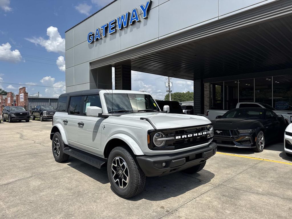 2026 Ford Bronco Outer Banks