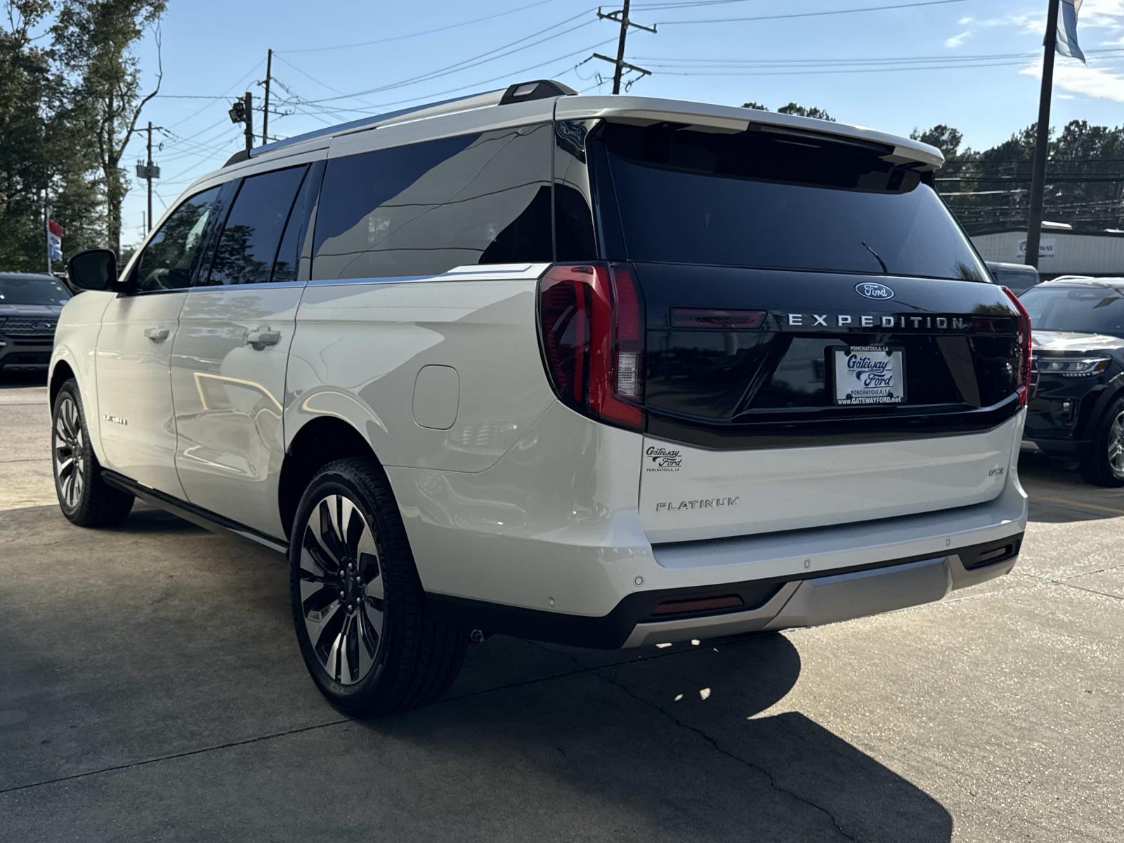 2025 Ford Expedition Platinum MAX photo 2