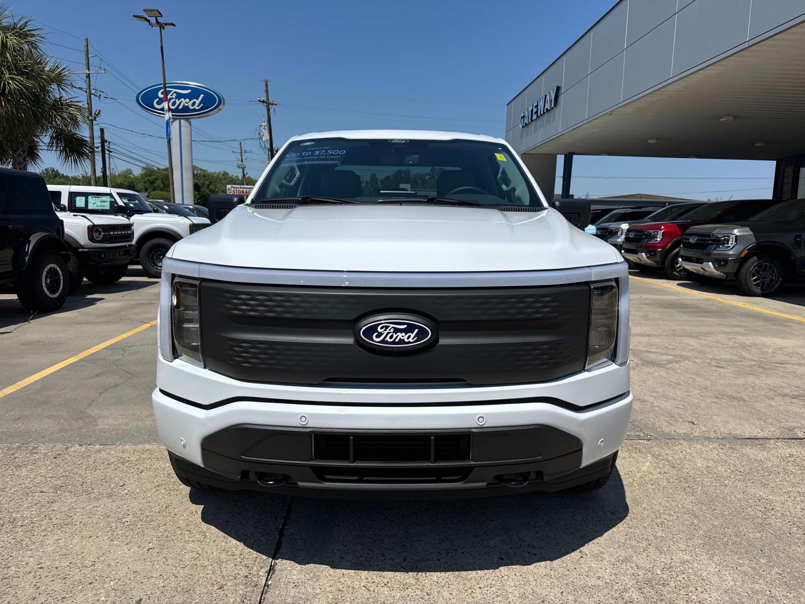 2025 Ford F-150 Lightning photo 2