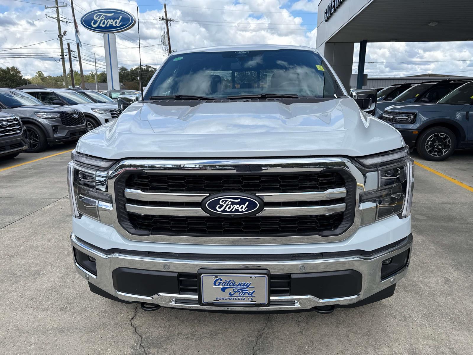 2025 Ford F-150 Lariat photo 2