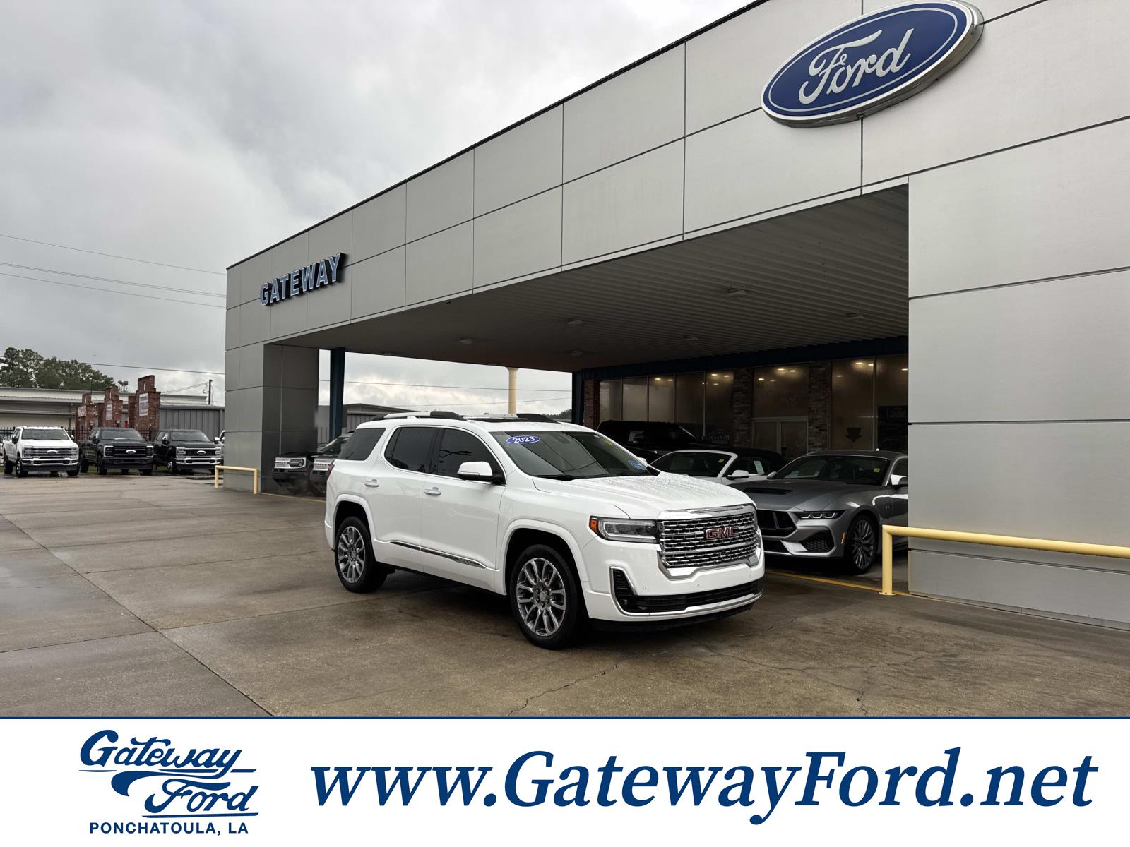 2023 GMC Acadia Denali's photo