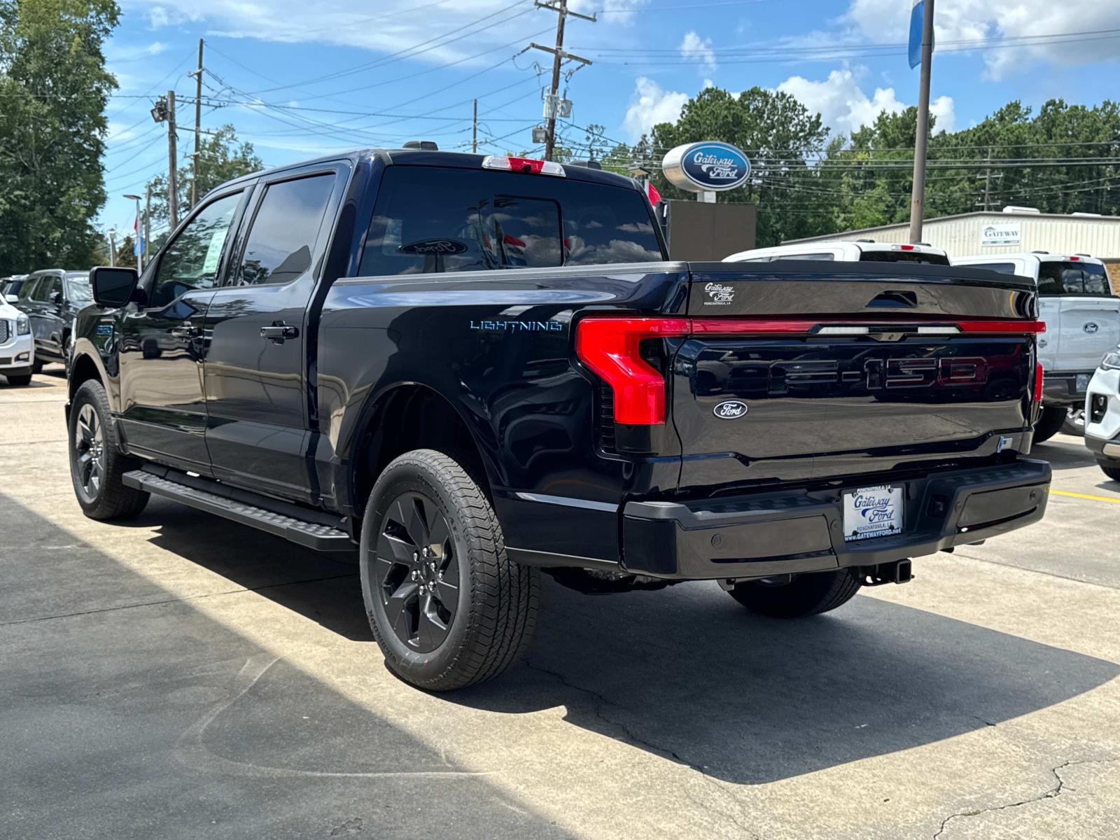 2025 Ford F-150 Lightning Lariat photo 3