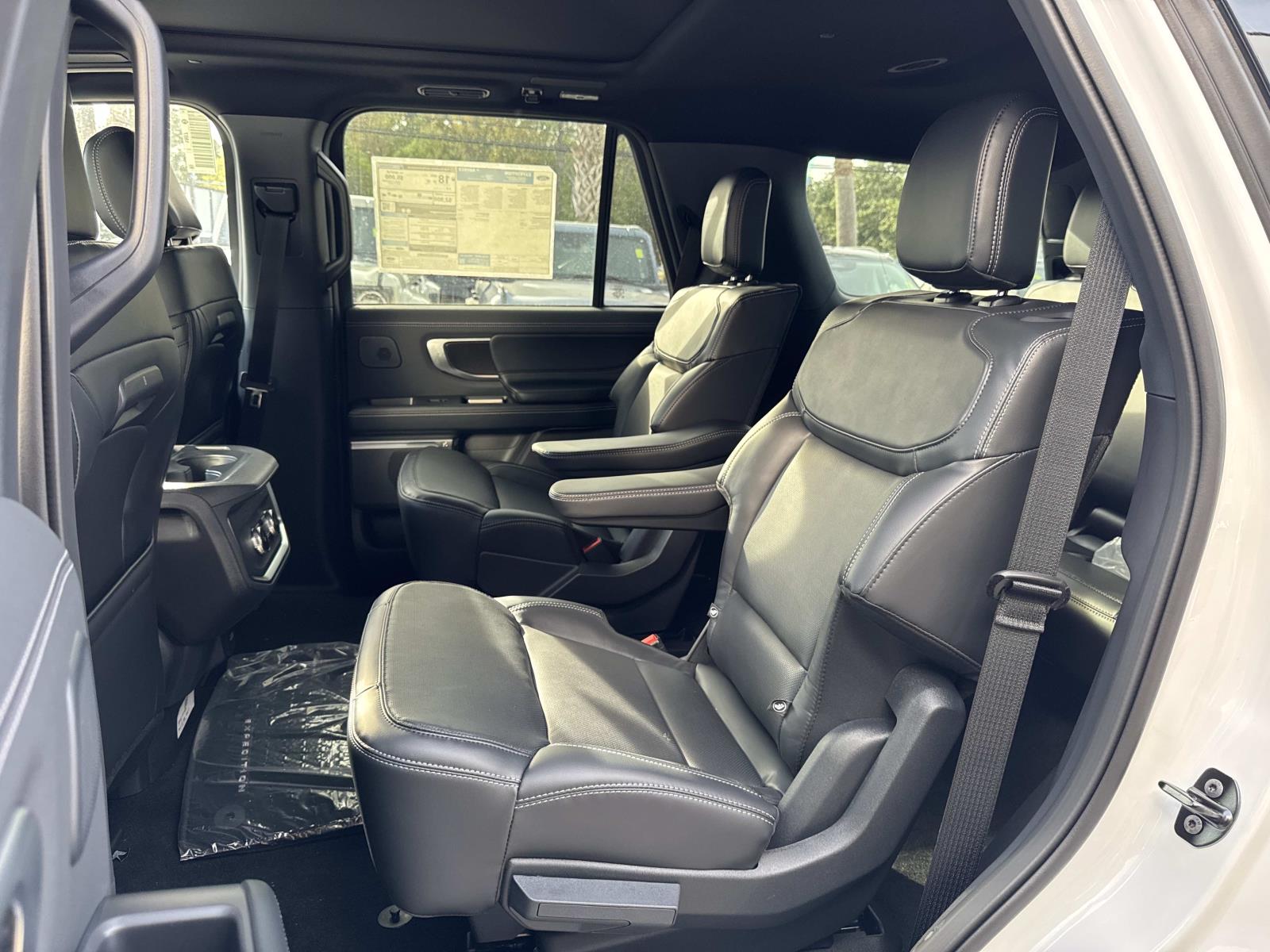 2025 Ford Expedition Platinum photo 2