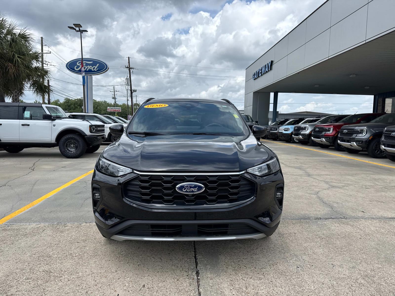 2025 Ford Escape ST-Line Select photo 2