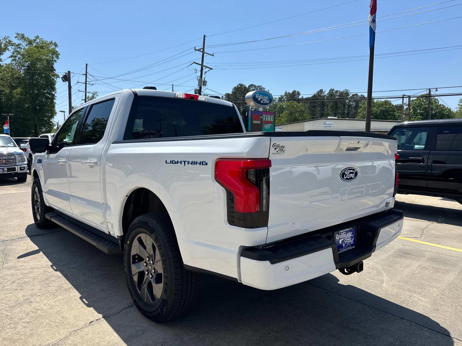 2025 Ford F-150 Lightning photo 3