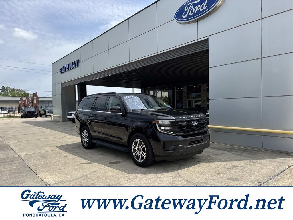 2025 Ford Expedition Active's photo