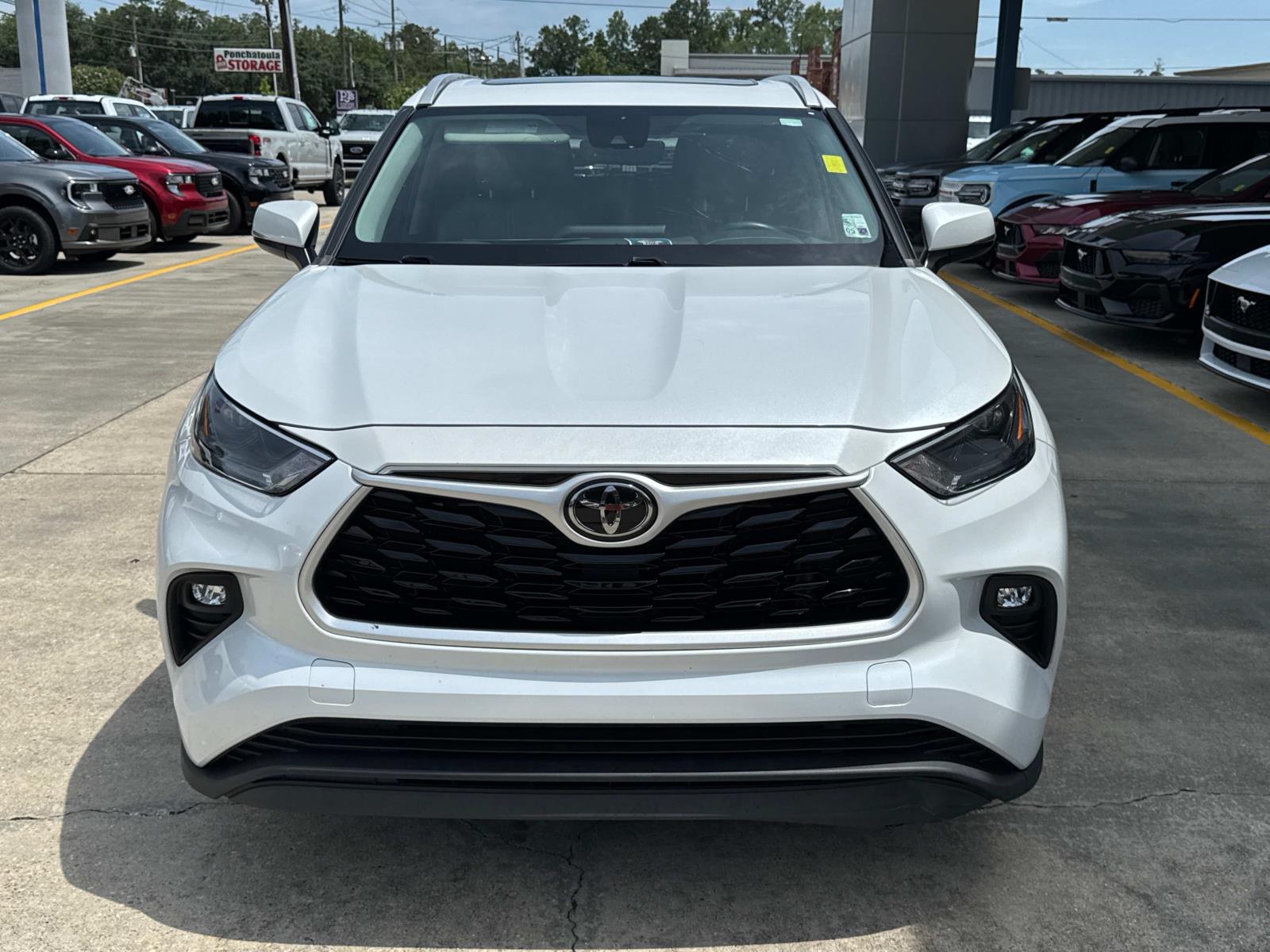 2022 Toyota Highlander XLE photo 2