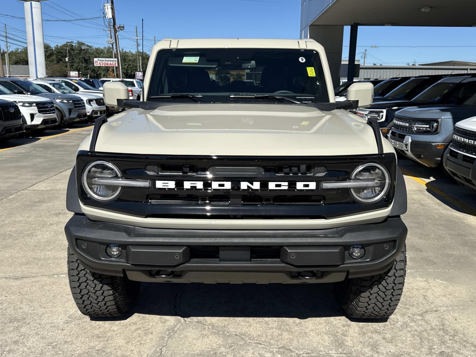 2025 Ford Bronco Outer Banks photo 2