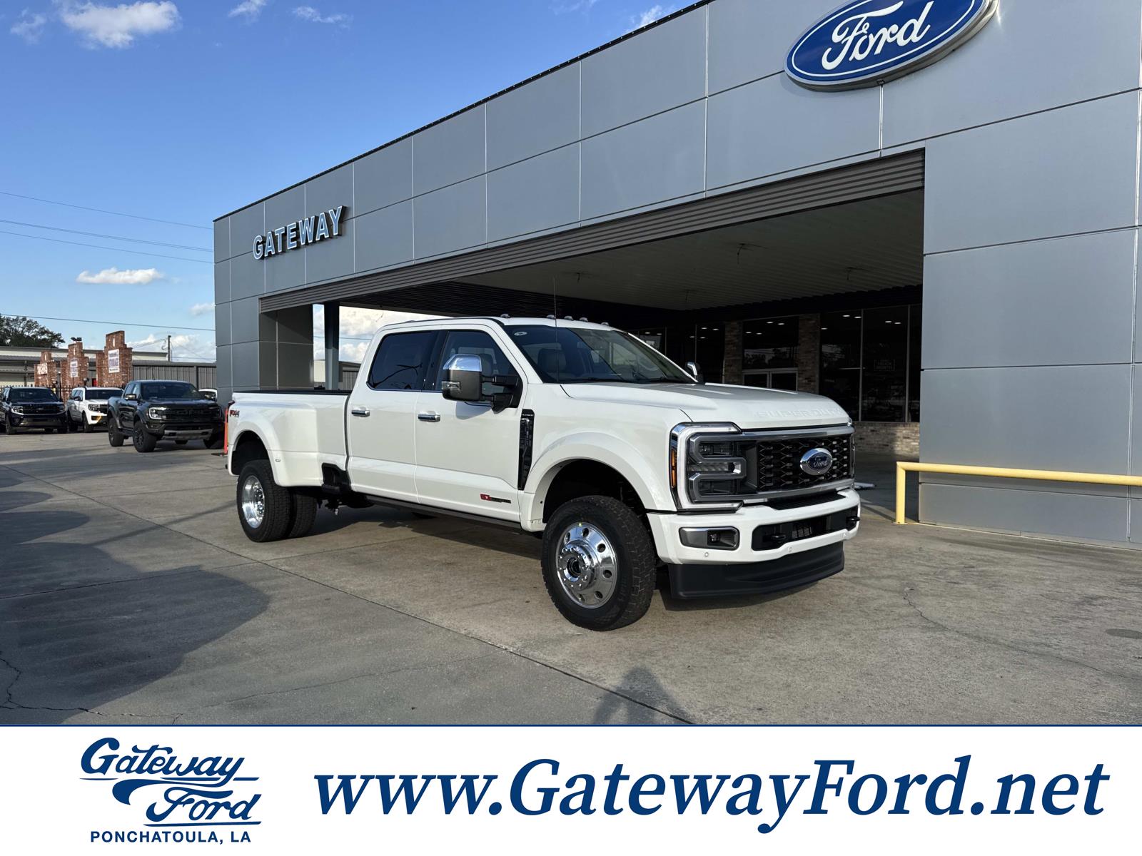 2026 Ford F-450 Super Duty Platinum's photo
