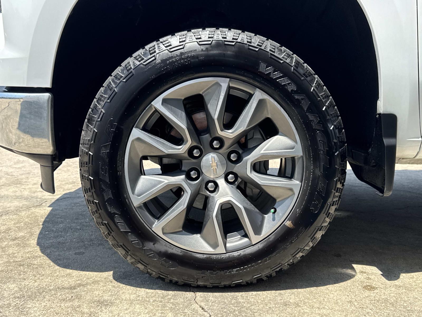 2024 Chevrolet Silverado 1500 LT photo 3