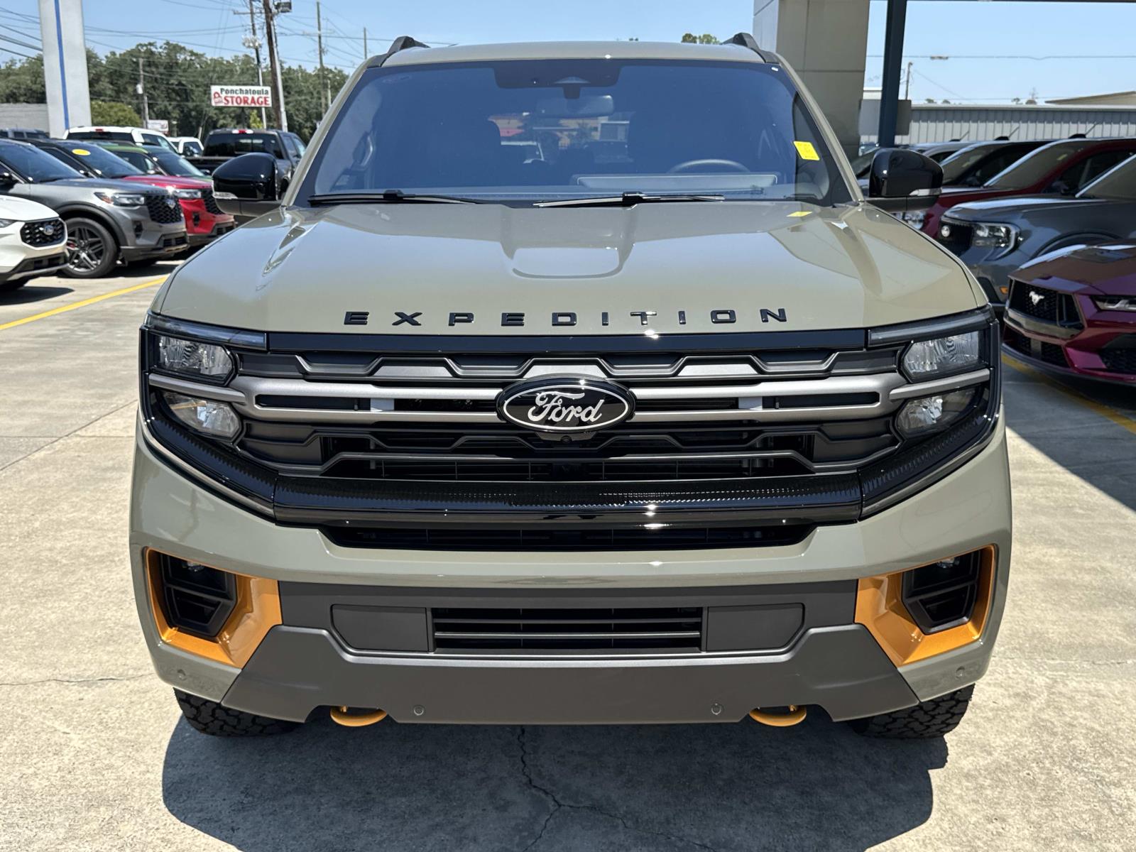 2025 Ford Expedition photo 2