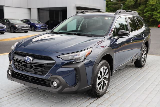 2025 Subaru Outback Premium's photo