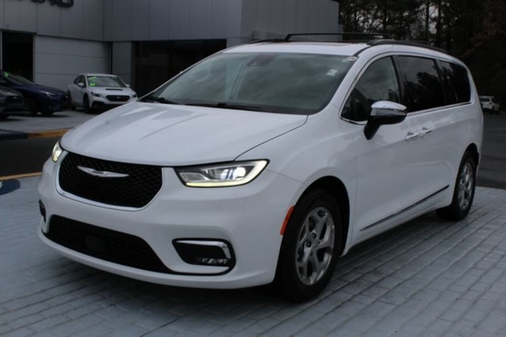 Used 2023 Chrysler Pacifica Limited Minivan/Van