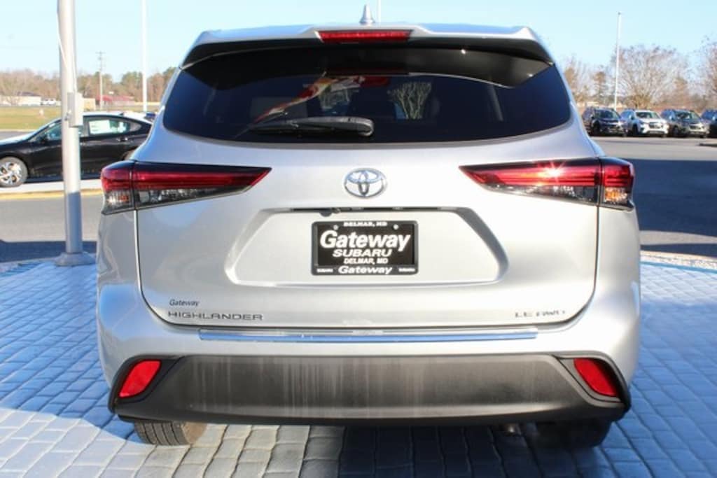 Used 2021 Toyota Highlander LE SUV