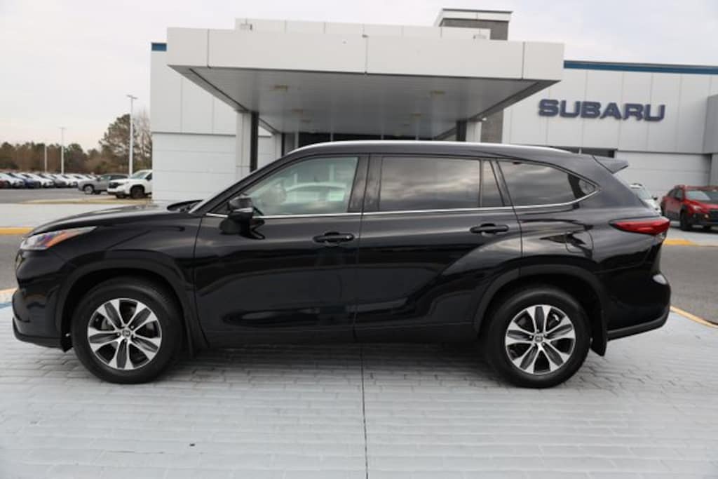 Used 2021 Toyota Highlander XLE SUV