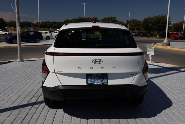 2024 Hyundai Kona SE photo 3