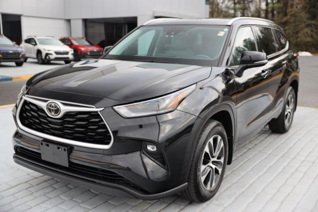 Used 2021 Toyota Highlander XLE SUV