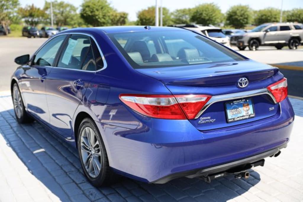 Used 2015 Toyota Camry SE Sedan