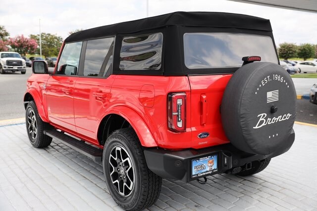 2023 Ford Bronco Outer Banks photo 3