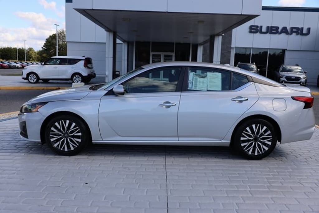 Used 2023 Nissan Altima 2.5 SV Sedan