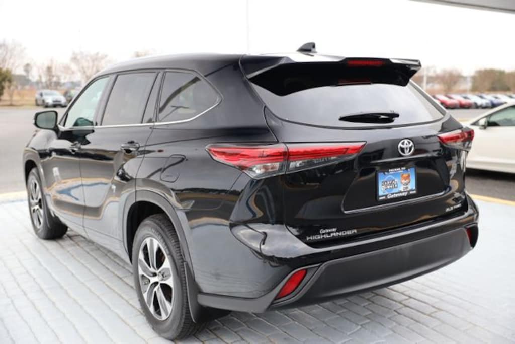 Used 2021 Toyota Highlander XLE SUV