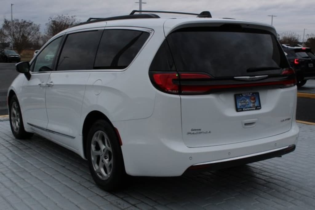 Used 2023 Chrysler Pacifica Limited Minivan/Van