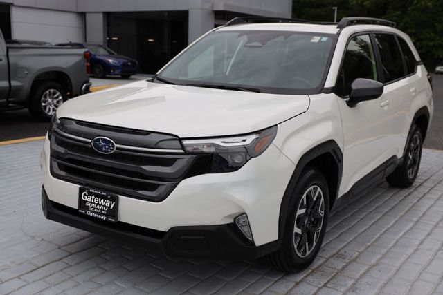 2025 Subaru Forester Premium's photo