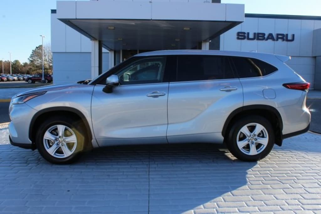 Used 2021 Toyota Highlander LE SUV