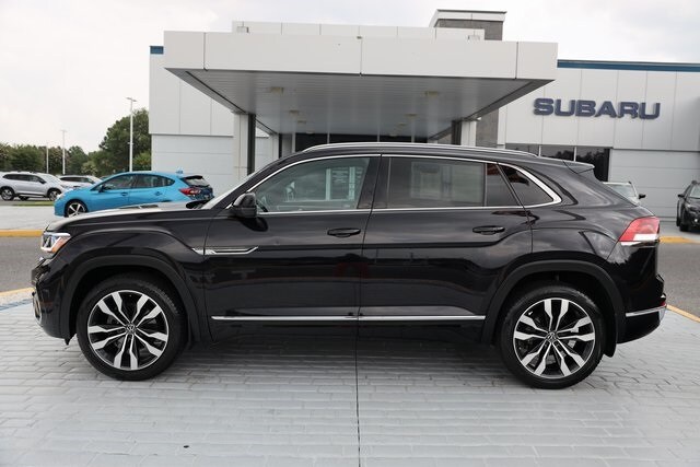 2022 Volkswagen Atlas Cross Sport V6 SEL Premium R-Line photo 2