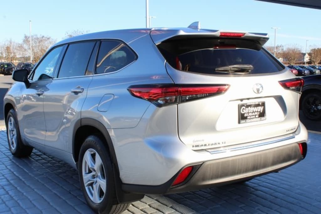 Used 2021 Toyota Highlander LE SUV