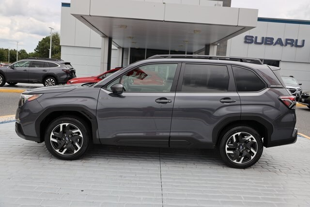 2025 Subaru Forester Premium photo 2