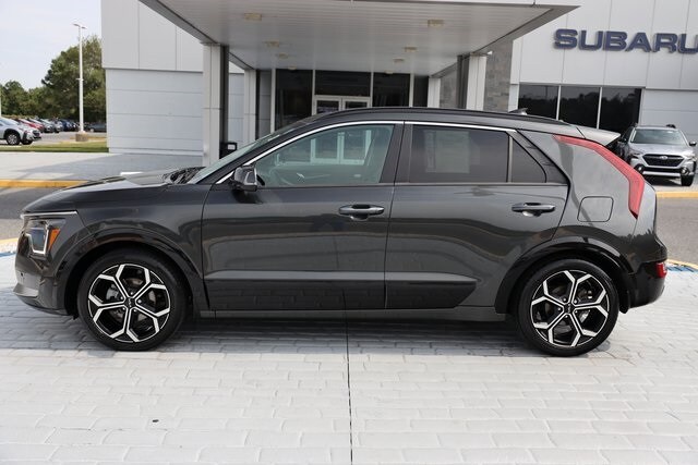 2023 Kia Niro SX Touring photo 2