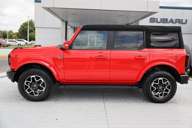 2023 Ford Bronco Outer Banks photo 2