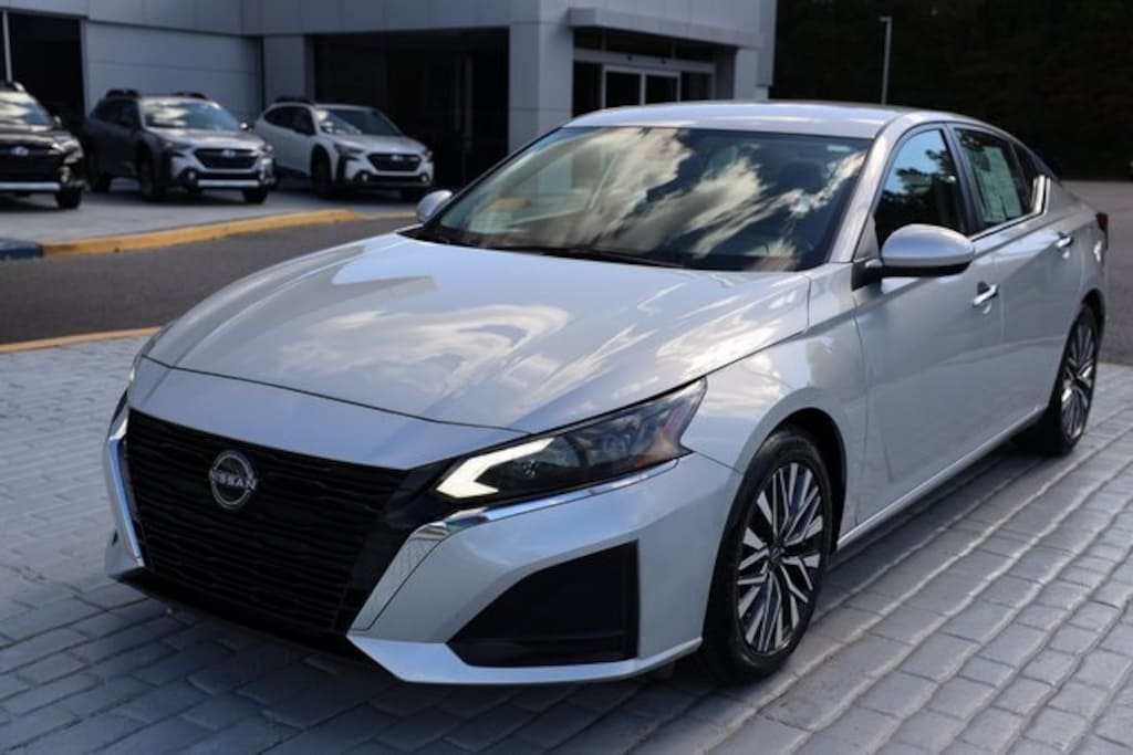 Used 2023 Nissan Altima 2.5 SV Sedan