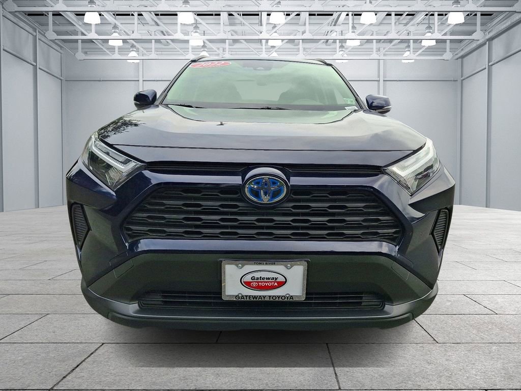 2022 Toyota RAV4 Hybrid XLE photo 2