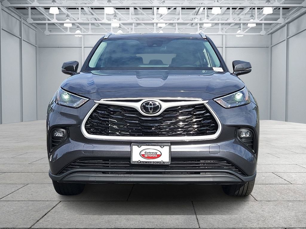 New 2025 Toyota Highlander XLE XLE AWD