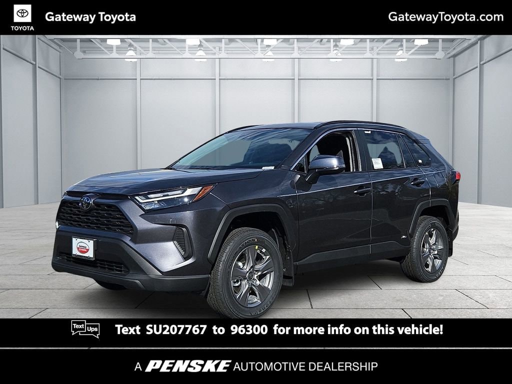 2025 Toyota RAV4 LE's photo