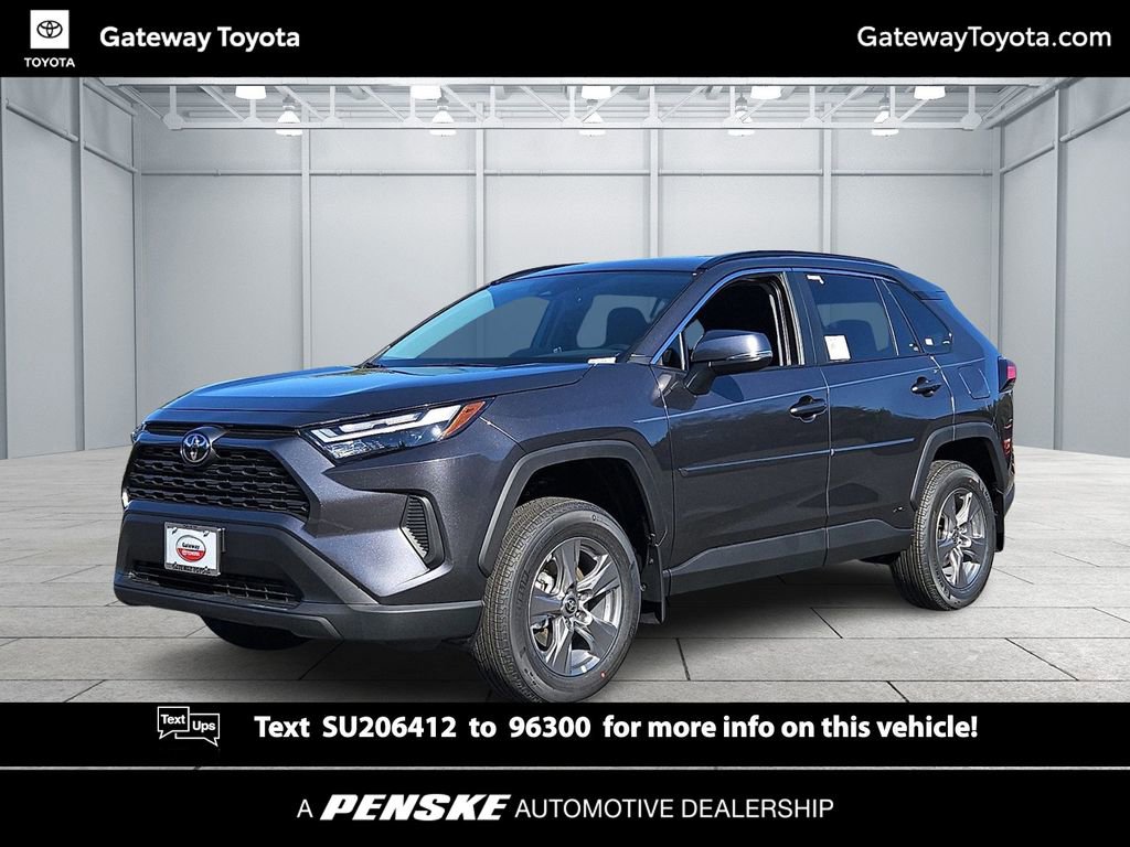 2025 Toyota RAV4 LE's photo
