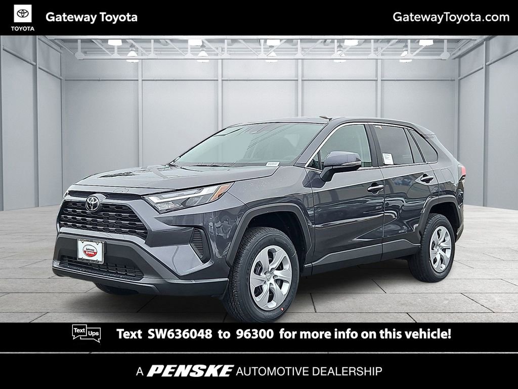 2025 Toyota RAV4 LE's photo