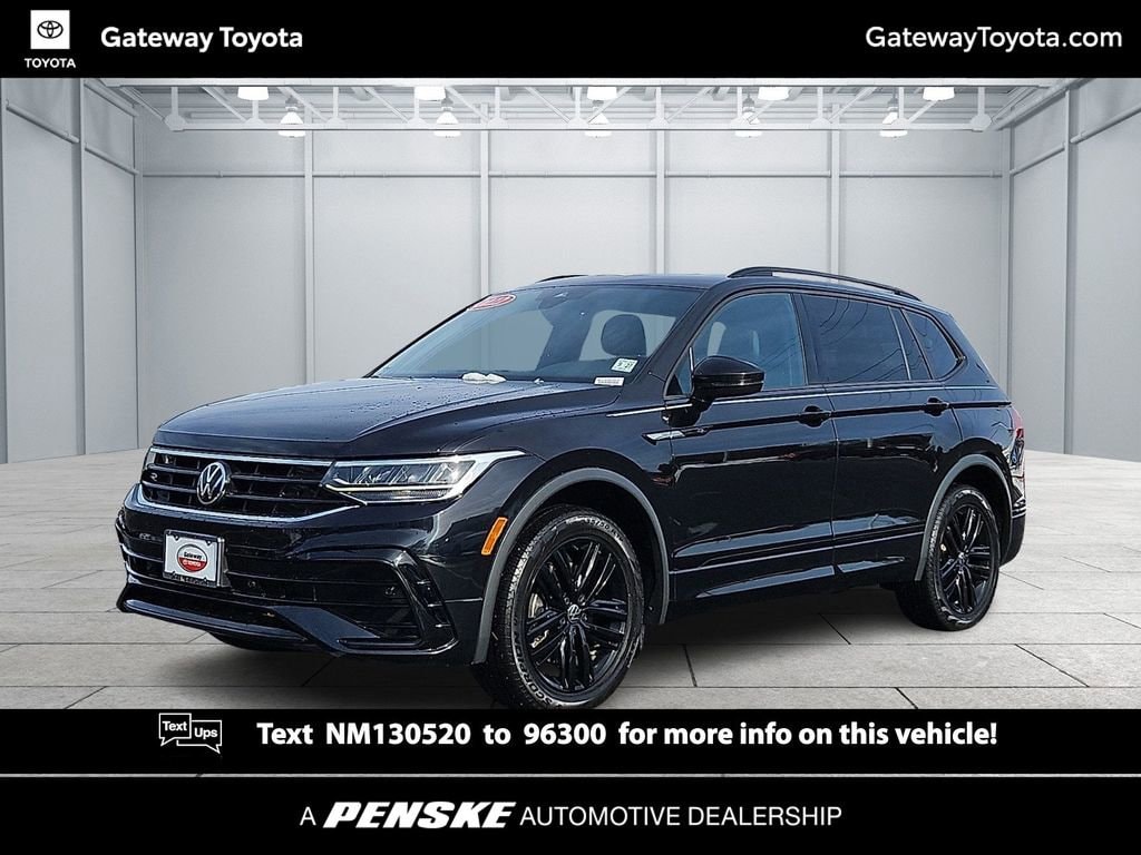 2022 Volkswagen Tiguan SE R-LINE BLACK's photo