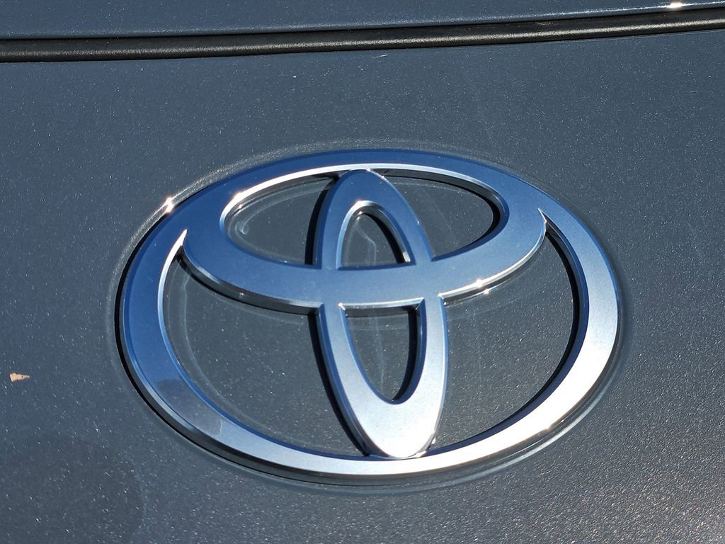 2026 Toyota Prius Plug-in Hybrid XSE - Photo 9