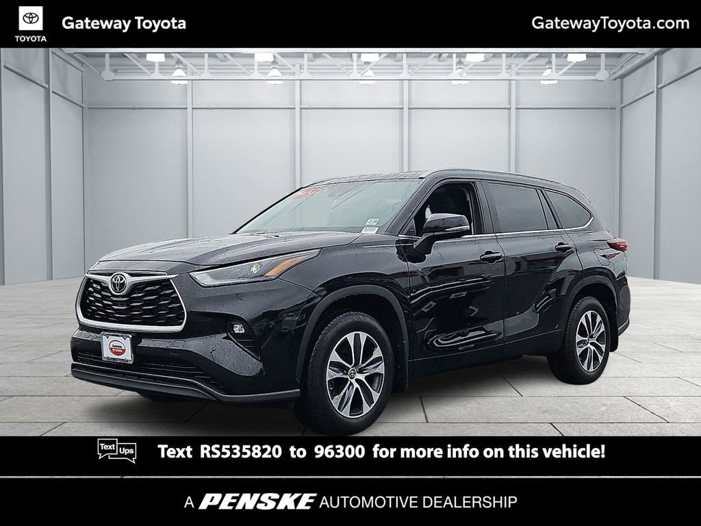 2024 Toyota Highlander XLE's photo
