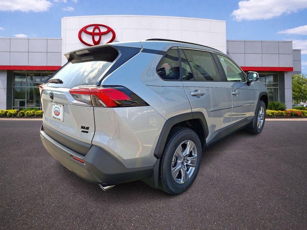 2025 Toyota RAV4 XLE - Photo 3