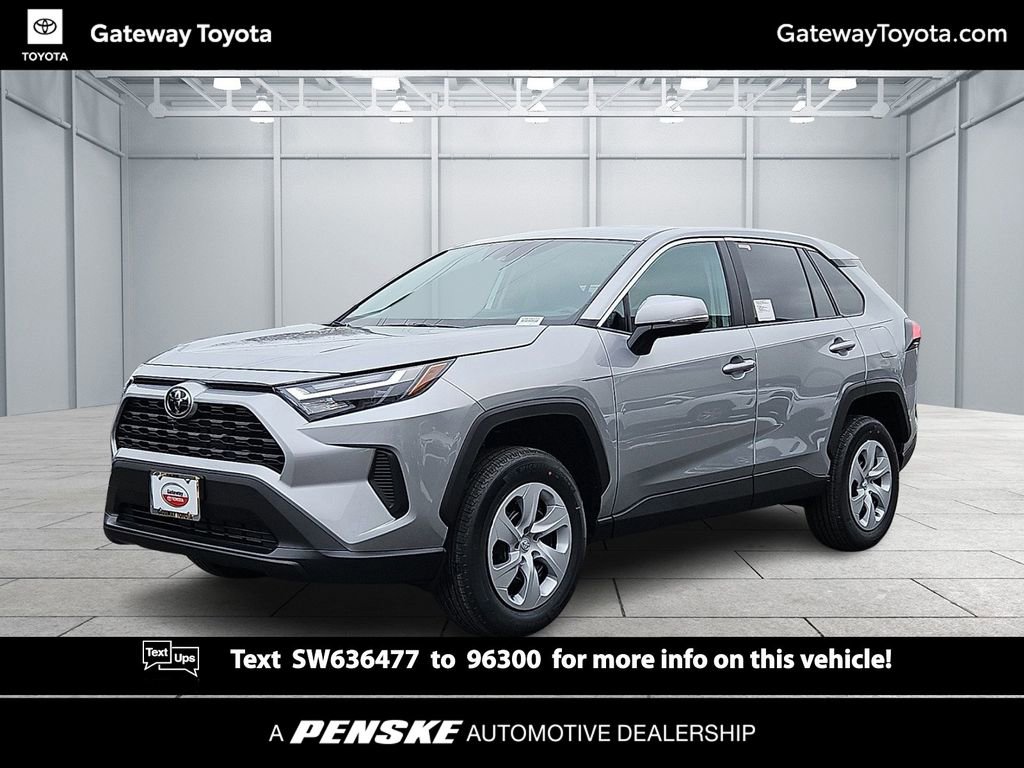 2025 Toyota RAV4 LE's photo