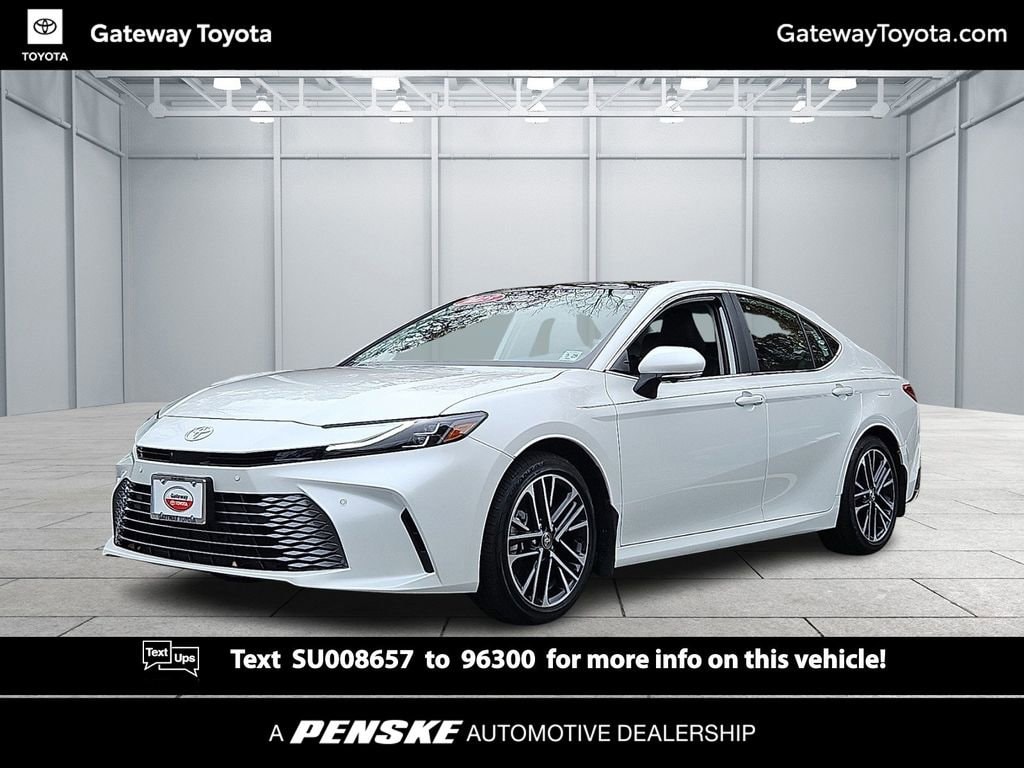 2025 Toyota Camry XLE's photo