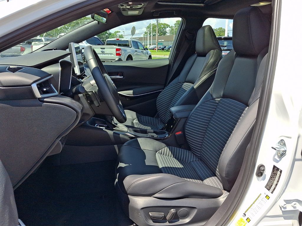 2025 Toyota Corolla XSE - Photo 14
