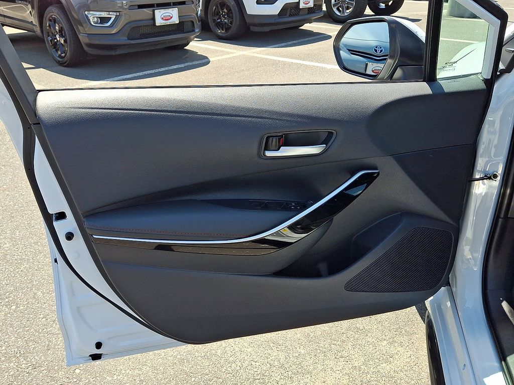 2025 Toyota Corolla XSE - Photo 13