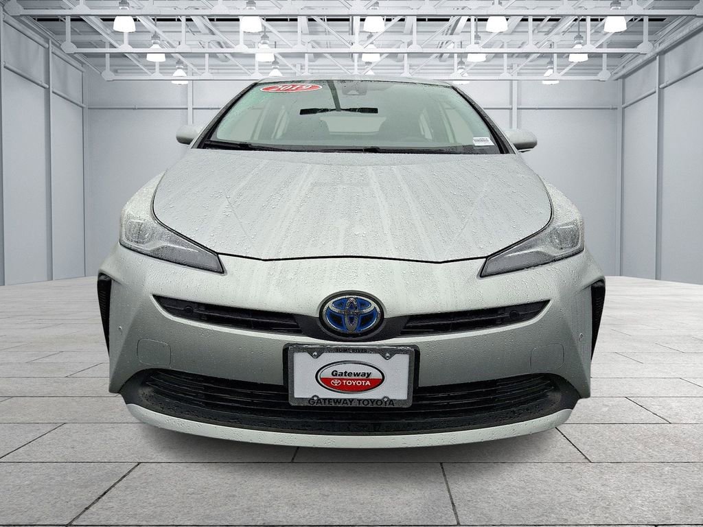 2019 Toyota Prius LE photo 2
