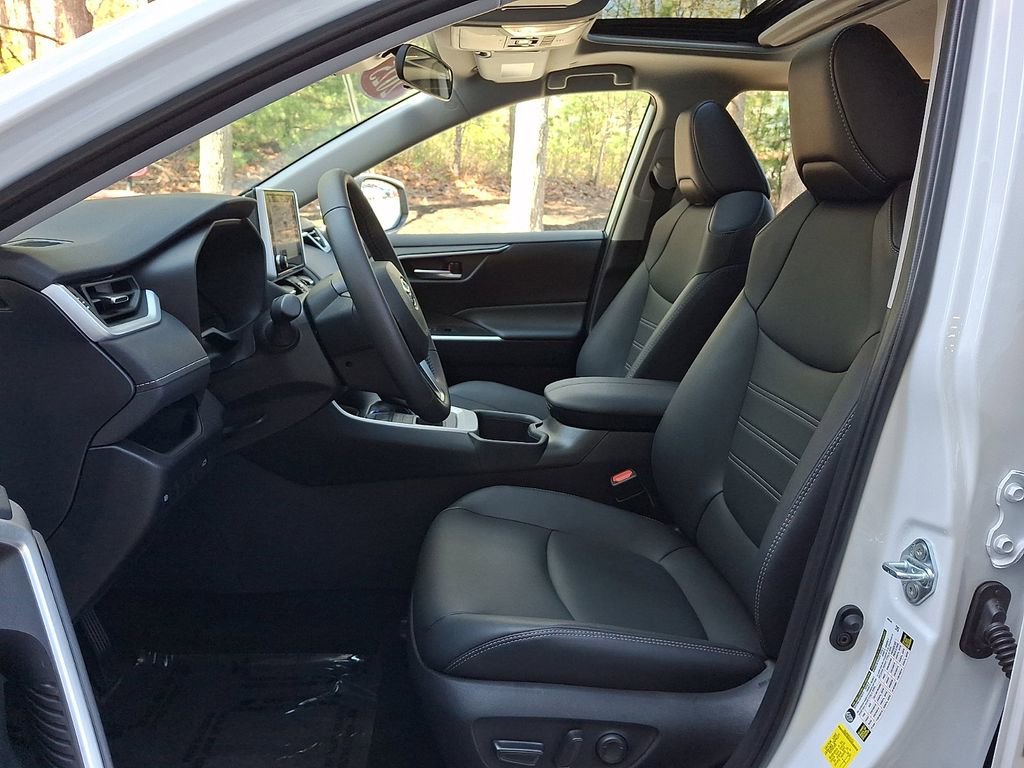 2025 Toyota RAV4 XLE Premium - Photo 14